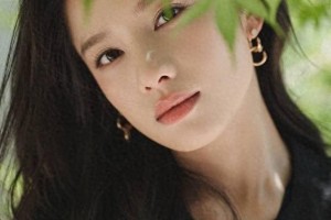 张婧仪春日西装美照曝光 侧颜绝美五官立体