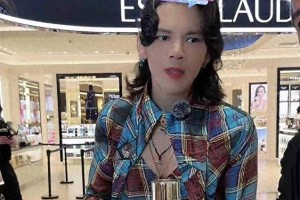 向佐杭州商演奇装异服引热议，鸡蛋饼造型丑爆网络
