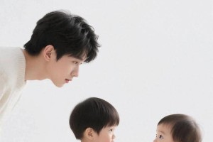 张真源与2岁自己对话：温暖回溯成长历程
