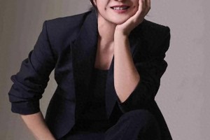 贾玲新电影《转念花开》官宣：挑战传销题材，张小斐杨紫加盟