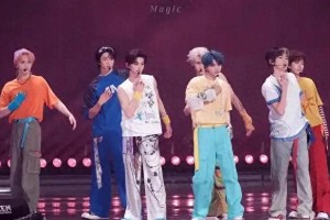 时代少年团演唱会：青春梦想的视听盛宴