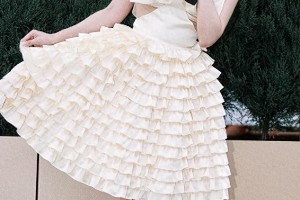 浪姐6李艺彤甜美写真 吊带蛋糕裙显曲线