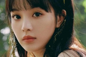 田曦薇抹茶绿礼服旧照美如林间精灵