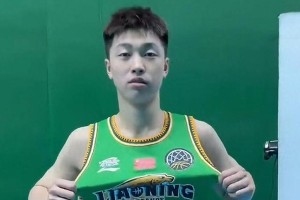 辽宁男篮亚冠首战定妆照曝光，年轻球员展自豪