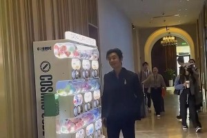 黄晓明华表奖亮相引热议：身高暴露形象变化